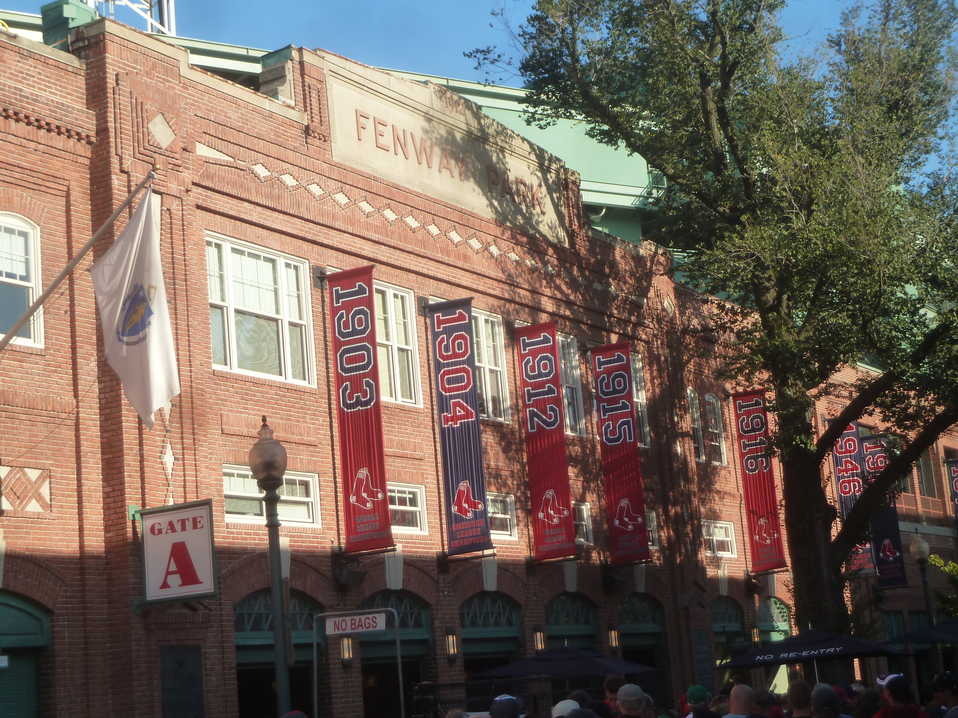 What does plan to make Fenway Park carbon-neutral mean for fans?