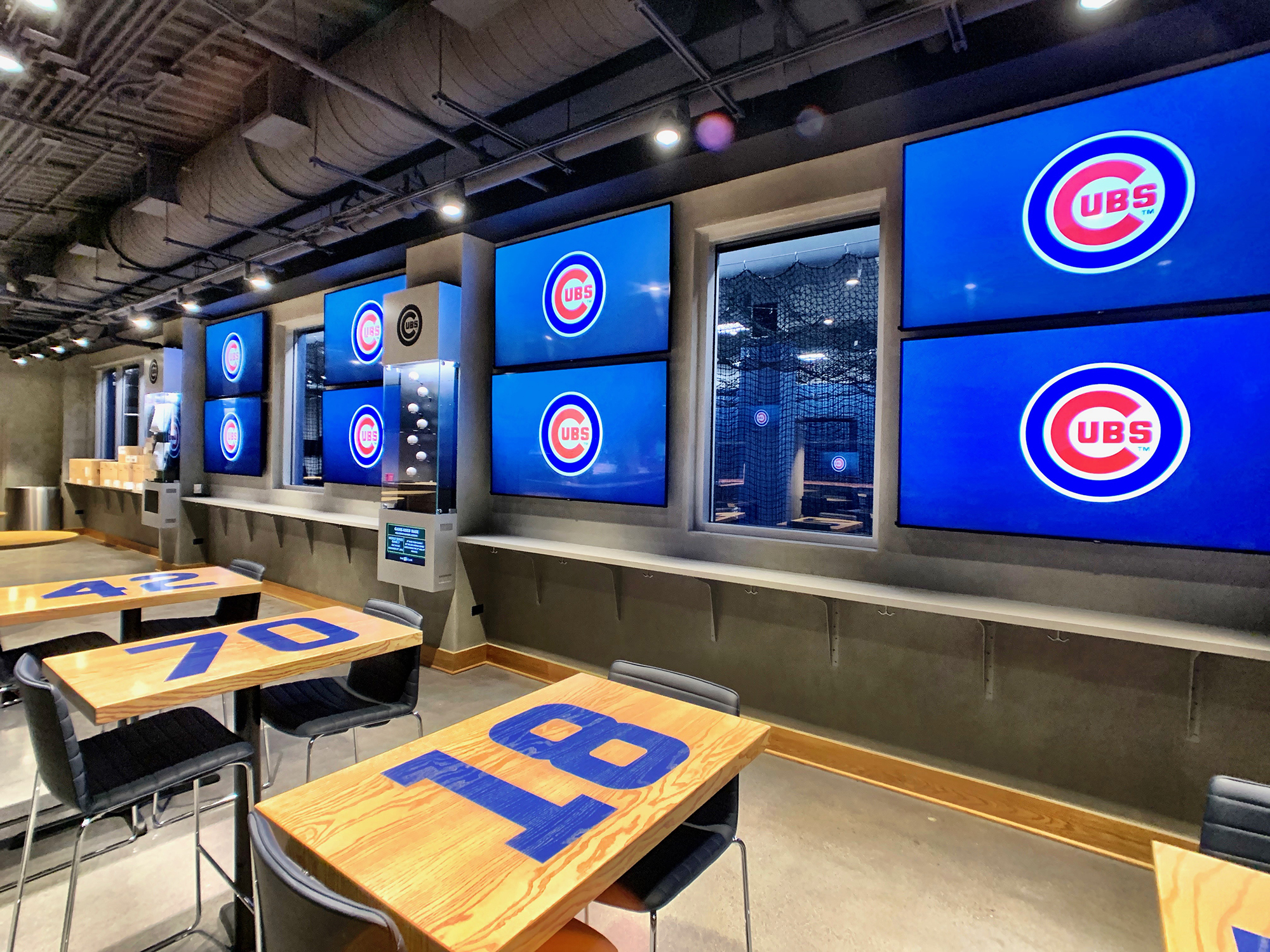 Inside Wrigley Field, bruxhina