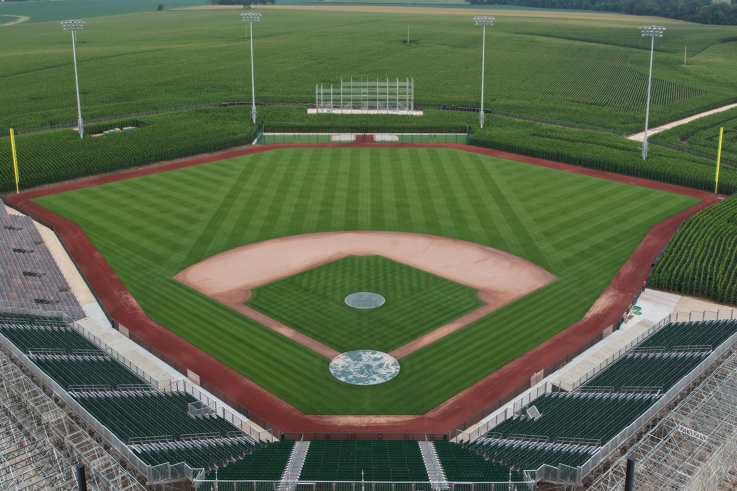 MLB at Field of Dreams: Photos of the Chicago Cubs in Iowa