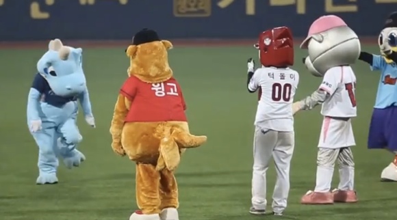 Korean Baseball Danceoff