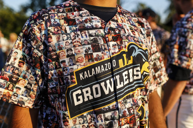 Salute to Selfies, Kalamazoo Growlers